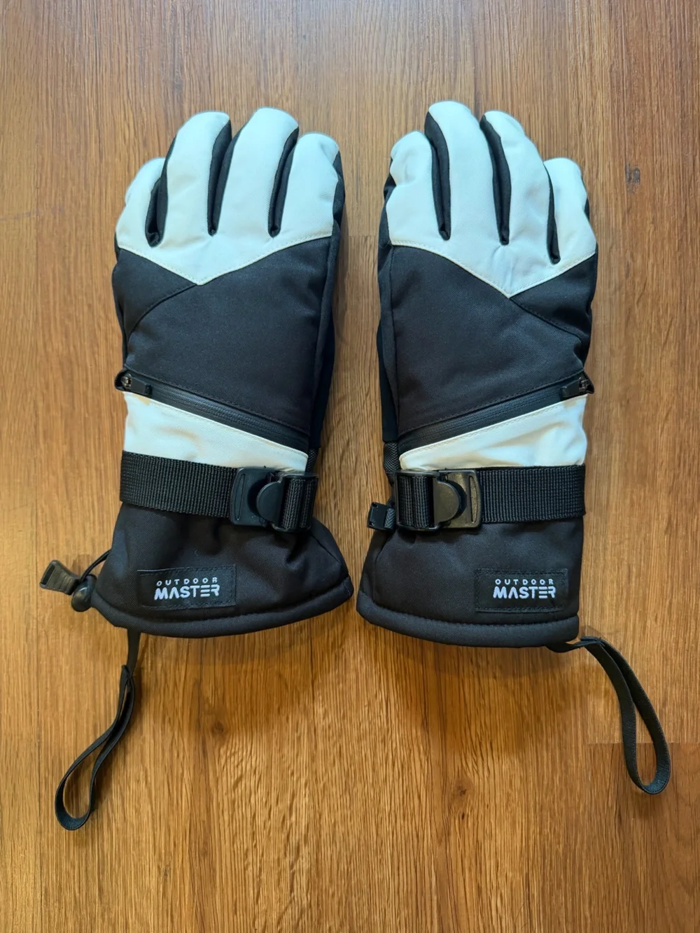 Outdoor Master Women’s Black and White Insulated Ski Gloves